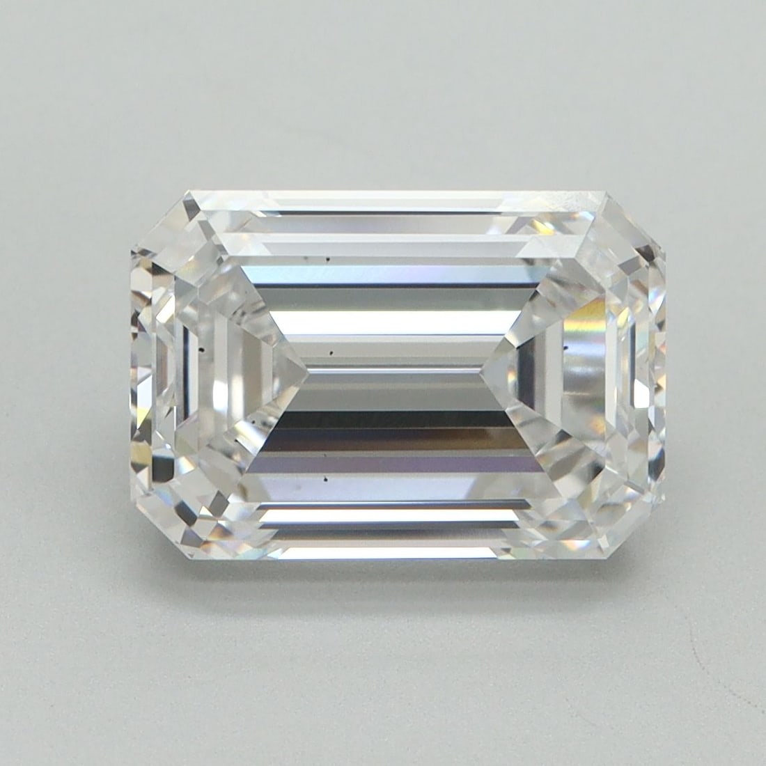 Loose Diamond - EMERALD 4.04ct D VS2: Loose Diamond - EMERALD 4.04ct D VS2 Source: This is a real non-mined Diamond that has been grown in a lab Shape: EMERALD Carats: 4.04 Color: D Clarity: VS2 Certification: IGI Video: Video Link