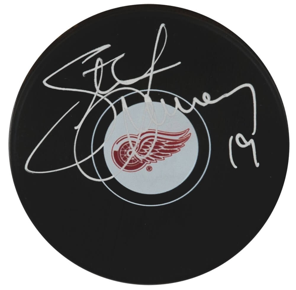 Steve Yzerman Signed Detroit Red Wings Puck with Beckett COA (1 of 1)