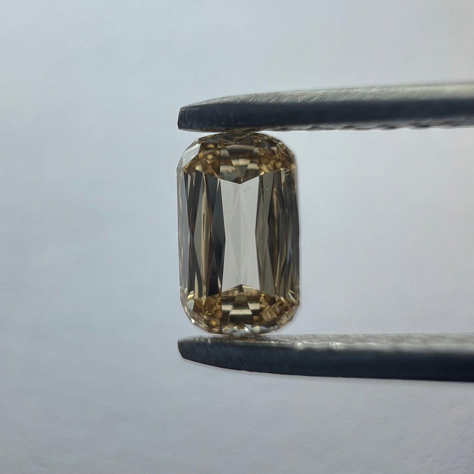 Loose Diamond - CUSHION BRILLIANT 0.29ct Yellow VS2: Loose Diamond - CUSHION BRILLIANT 0.29ct Yellow VS2 Source: This is a real non-mined Diamond that has been grown in a lab Shape: CUSHION BRILLIANT Carats: 0.29 Color: Yellow Certification: NONE Additi