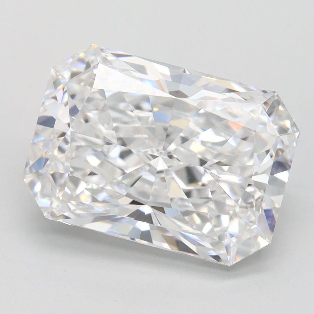 Loose Diamond - RADIANT 3.94ct D IF: Loose Diamond - RADIANT 3.94ct D IF Source: This is a real non-mined Diamond that has been grown in a lab Shape: RADIANT Carats: 3.94 Color: D Clarity: IF Certification: IGI Video: Video Link