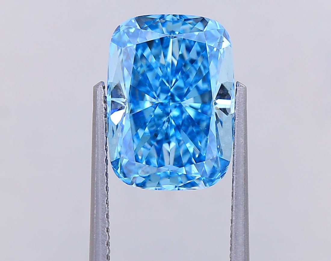 Loose Diamond - CUSHION MODIFIED 3.51ct Fancy Vivid Blue VS1: Loose Diamond - CUSHION MODIFIED 3.51ct Fancy Vivid Blue VS1 Source: This is a real non-mined Diamond that has been grown in a lab Shape: CUSHION MODIFIED Carats: 3.51 Color: Fancy Vivid Blue