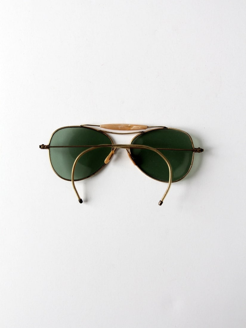 1980s Style Gold Tone Aviator Sunglasses with Marbled Peach Top Bar (1 of 3)