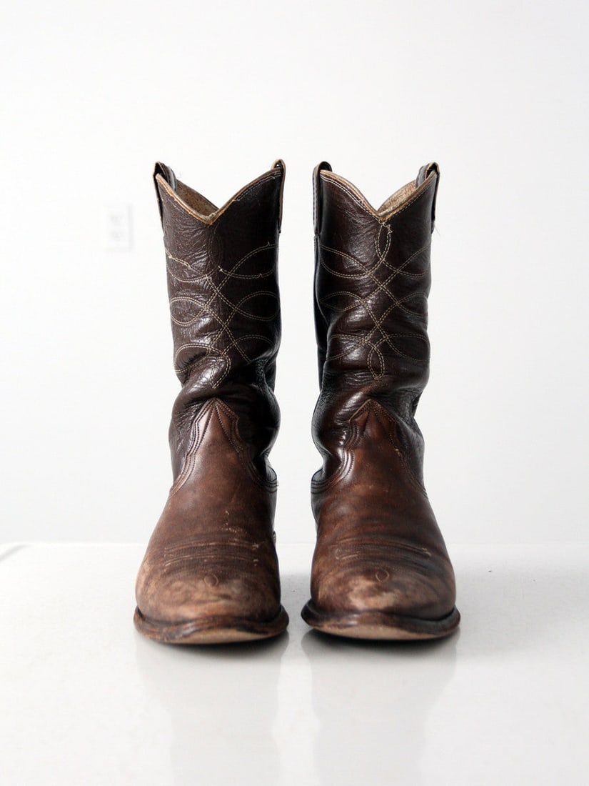 Vintage Nocona Cowboy Boots 1970s Two-Tone Leather Men's Size 8.5D: Vintage Nocona Cowboy Boots 1970s Two-Tone Leather Men's Size 8.5D Step into a piece of history with these vintage Nocona Western boots from the 1970s. Designed for men, these well-worn cowboy boots s