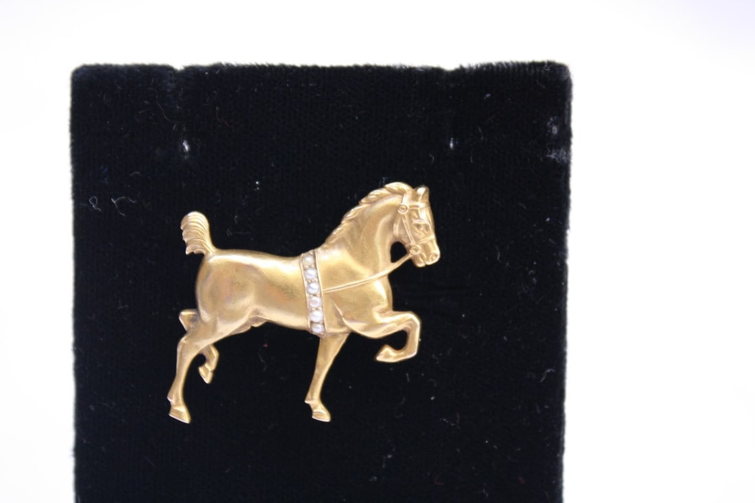 19th Century 14K Gold Pearl Horse Brooch Signed European Vintage: 19th Century 14K Gold Pearl Horse Brooch Signed European Vintage This exquisite 19th-century European brooch is crafted from 14K yellow gold and features a stunning horse design adorned with pearls. S