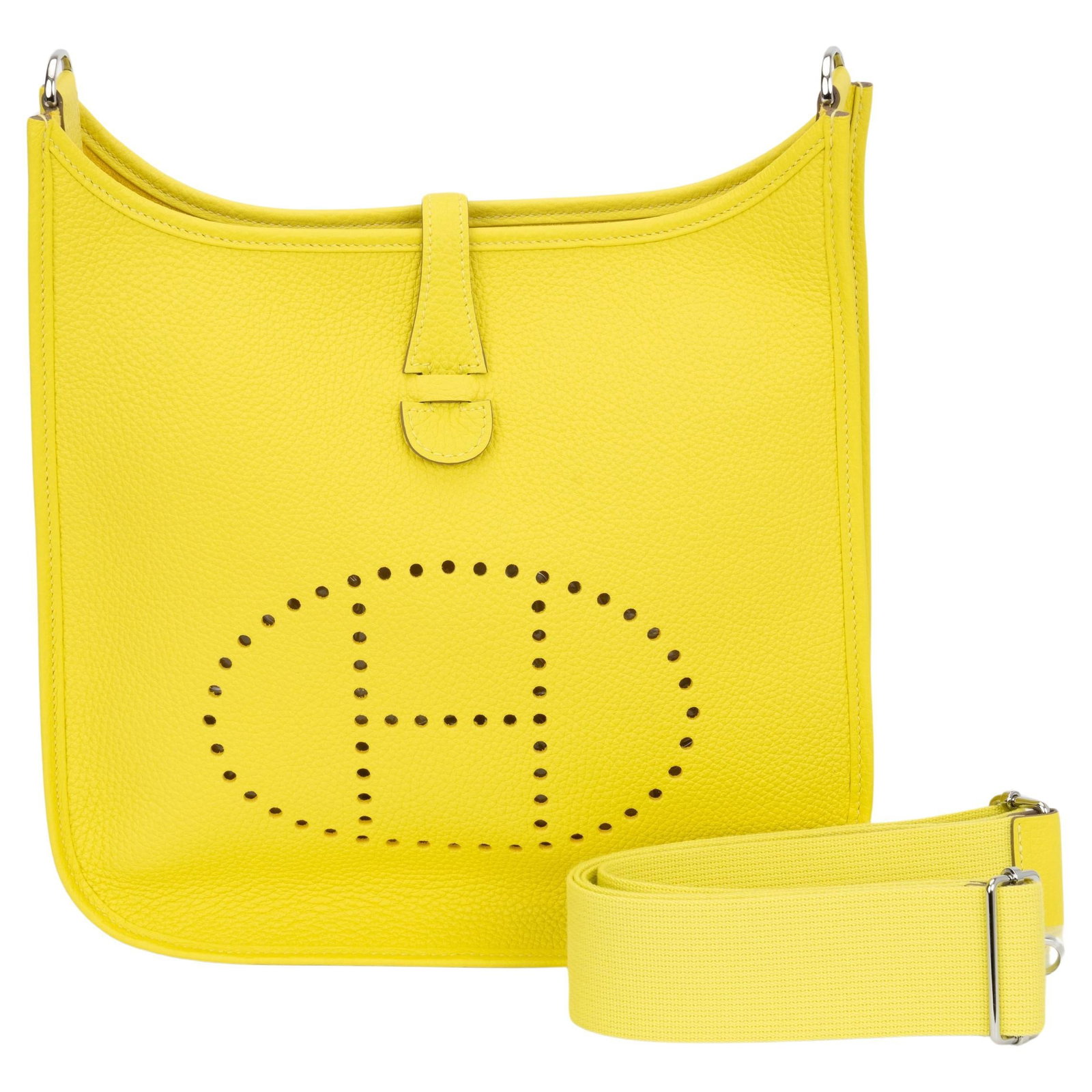 Hermes Lime Togo Evelyne PM Shoulder Bag 2022 with Palladium Hardware: Hermes Lime Togo Evelyne PM Shoulder Bag 2022 with Palladium Hardware Introducing the Hermes New Lime Togo Evelyne PM, a stylish and functional shoulder bag crafted from premium togo leather in a vibr