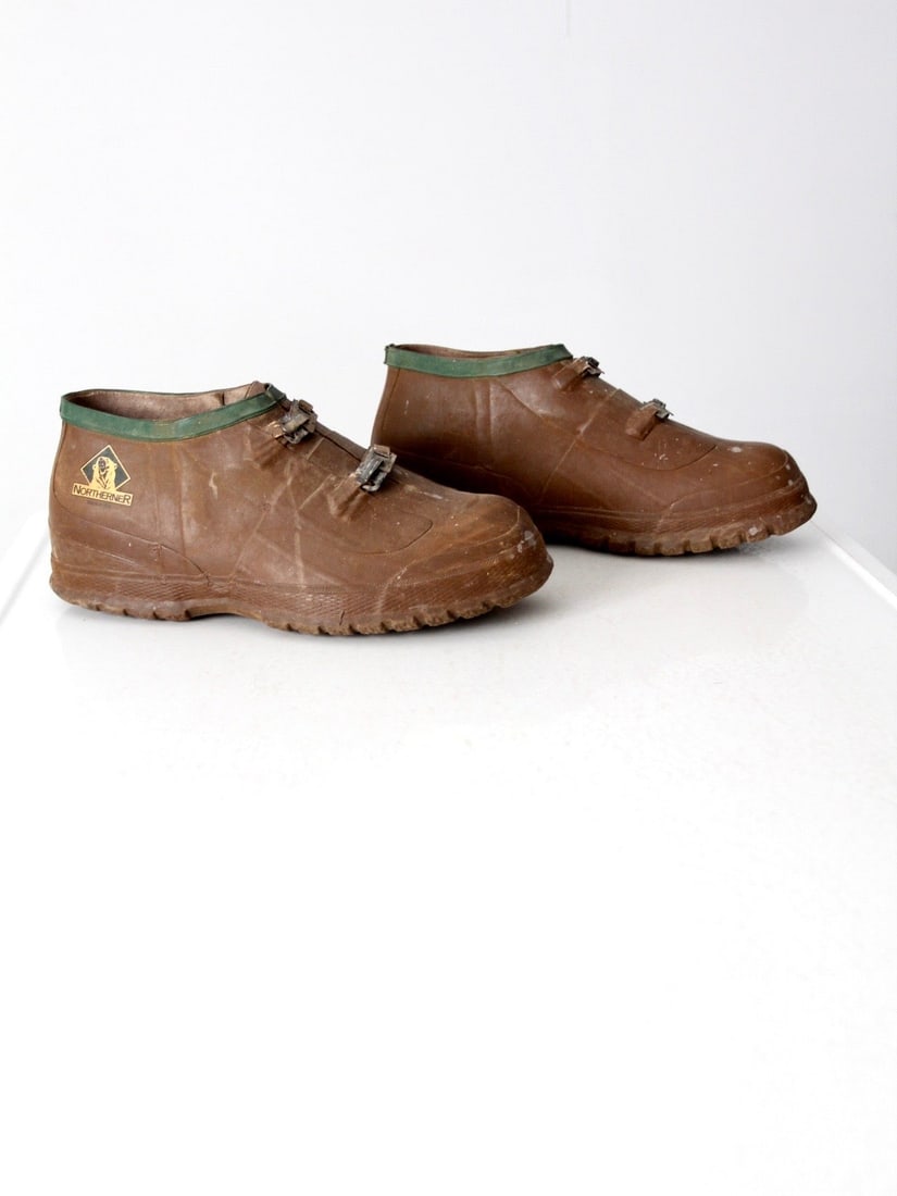 Northerner Vintage Men's Rubber Boots with Buckle and Green Trim (1 of 5)