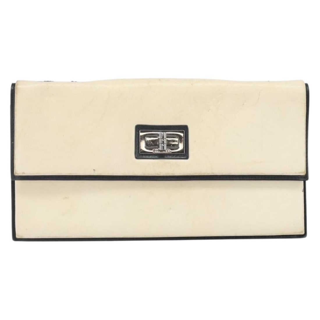 Chanel 2.55 White Leather Shoulder Bag: Chanel 2.55 White Leather Shoulder Bag This Chanel 2.55 shoulder bag is crafted from white leather and features classic styling with a shoulder strap and metal fittings. Made in France, it is designed