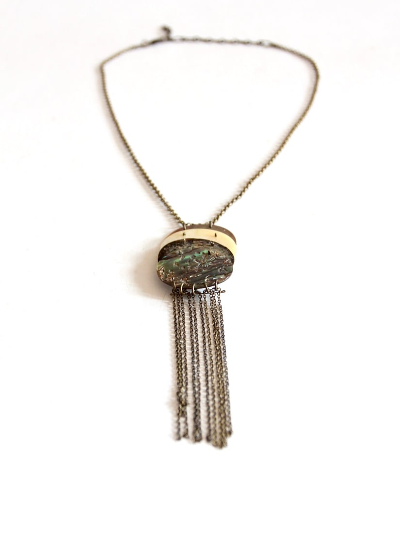 Vintage Boho Green Abalone Shell Tassel Necklace Adjustable Chain: Vintage Boho Green Abalone Shell Tassel Necklace Adjustable Chain Elevate your accessory collection with this Vintage Boho Abalone Shell Tassel Necklace. This exquisite piece features tiered Mexican s