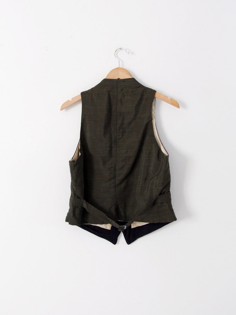 Vintage Early 20th Century Wool Pinstripe Vest Navy Silk Back: Vintage Early 20th Century Wool Pinstripe Vest Navy Silk Back This early 20th century men's vest showcases a classic design crafted from navy wool, complemented by elegant white pinstripes. The front 