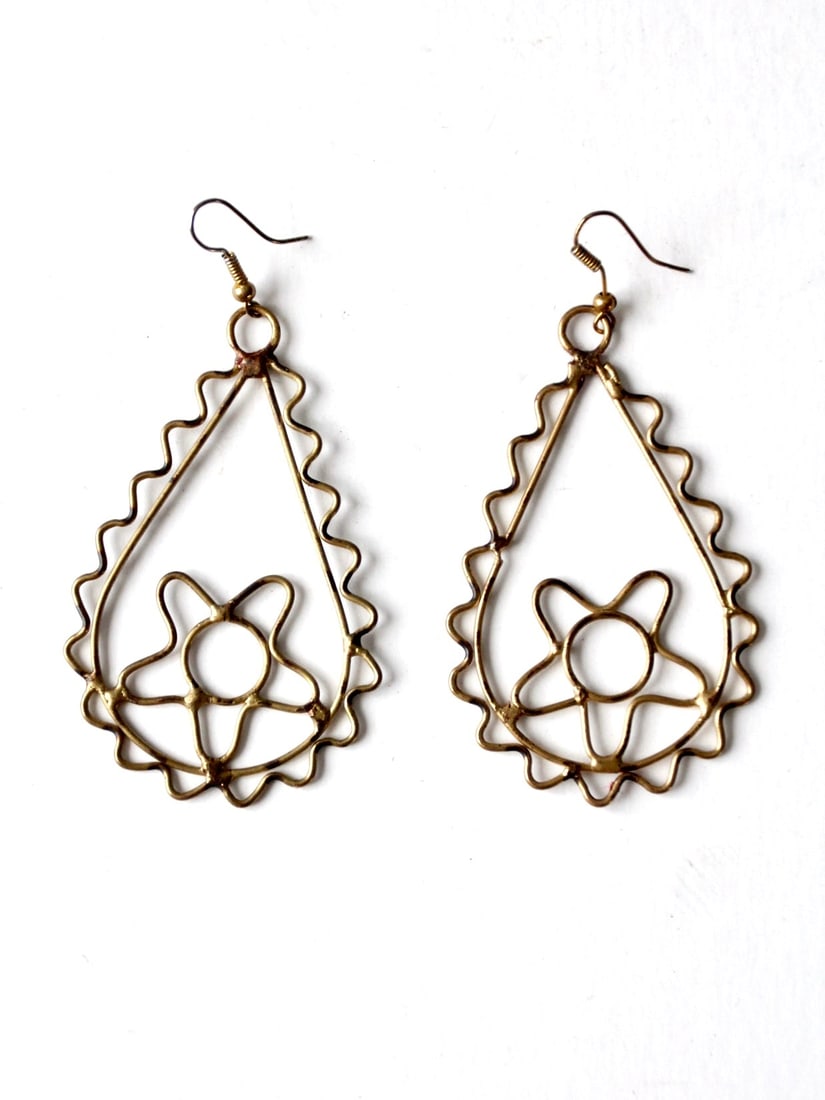 Vintage Brass Southwestern Boho Teardrop Dangle Earrings: Vintage Brass Southwestern Boho Teardrop Dangle Earrings Enhance your accessory collection with these Vintage Brass Boho Drop Earrings. Featuring a unique teardrop shape with wavy scallop edges and a 