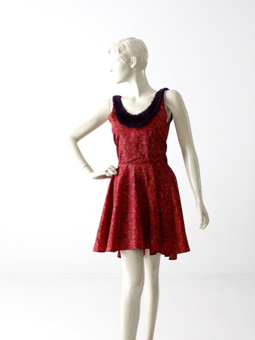 Charming Vintage Pink Paisley Mini Dress with Purple Faux Fur Collar (1 of 3)