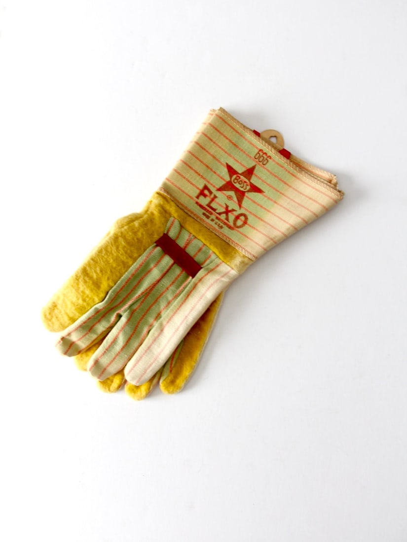 Vintage Boss FLXO No 666 Work Gloves New Old Stock: Vintage Boss FLXO No 666 Work Gloves New Old Stock Discover a pair of vintage Boss work gloves, model FLXO style No 666, showcasing authentic American workwear charm. These gloves are new old stock,
