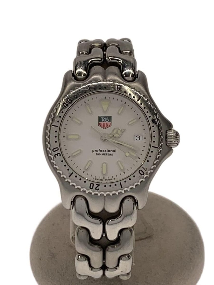 Tag Heuer S le Professional 200m White Dial Steel Wristwatch: Tag Heuer S le Professional 200m White Dial Steel Wristwatch This TAG HEUER S/el series Professional wristwatch is designed for men and features a quartz movement. Crafted from stainless steel, the wa