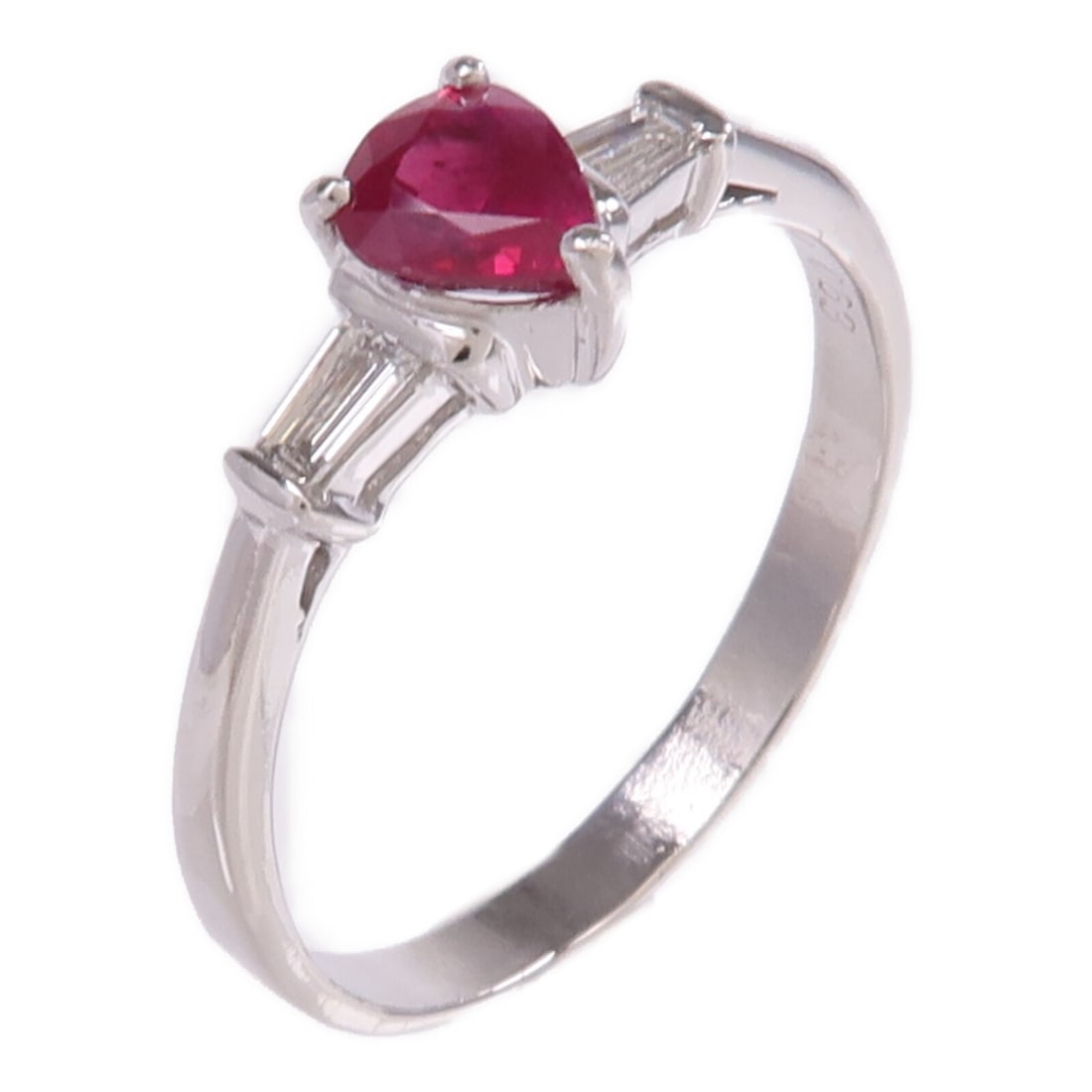 Platinum Pt900 Ring With Ruby and Diamond Size 8.25: Platinum Pt900 Ring With Ruby and Diamond Size 8.25 This elegant ring features a stunning ruby as the main stone, set in PT900 platinum. The ring is designed in a classic style and is sized US 8.25. I