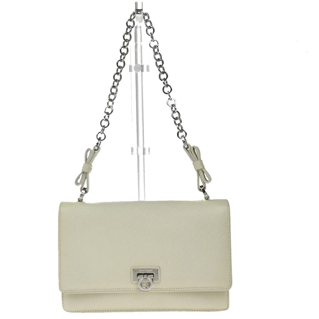 Gancini White Leather Shoulder Bag by Salvatore Ferragamo: Gancini White Leather Shoulder Bag by Salvatore Ferragamo This Salvatore Ferragamo Gancini shoulder bag is crafted from white leather and designed for women. It features the iconic Gancini motif and w