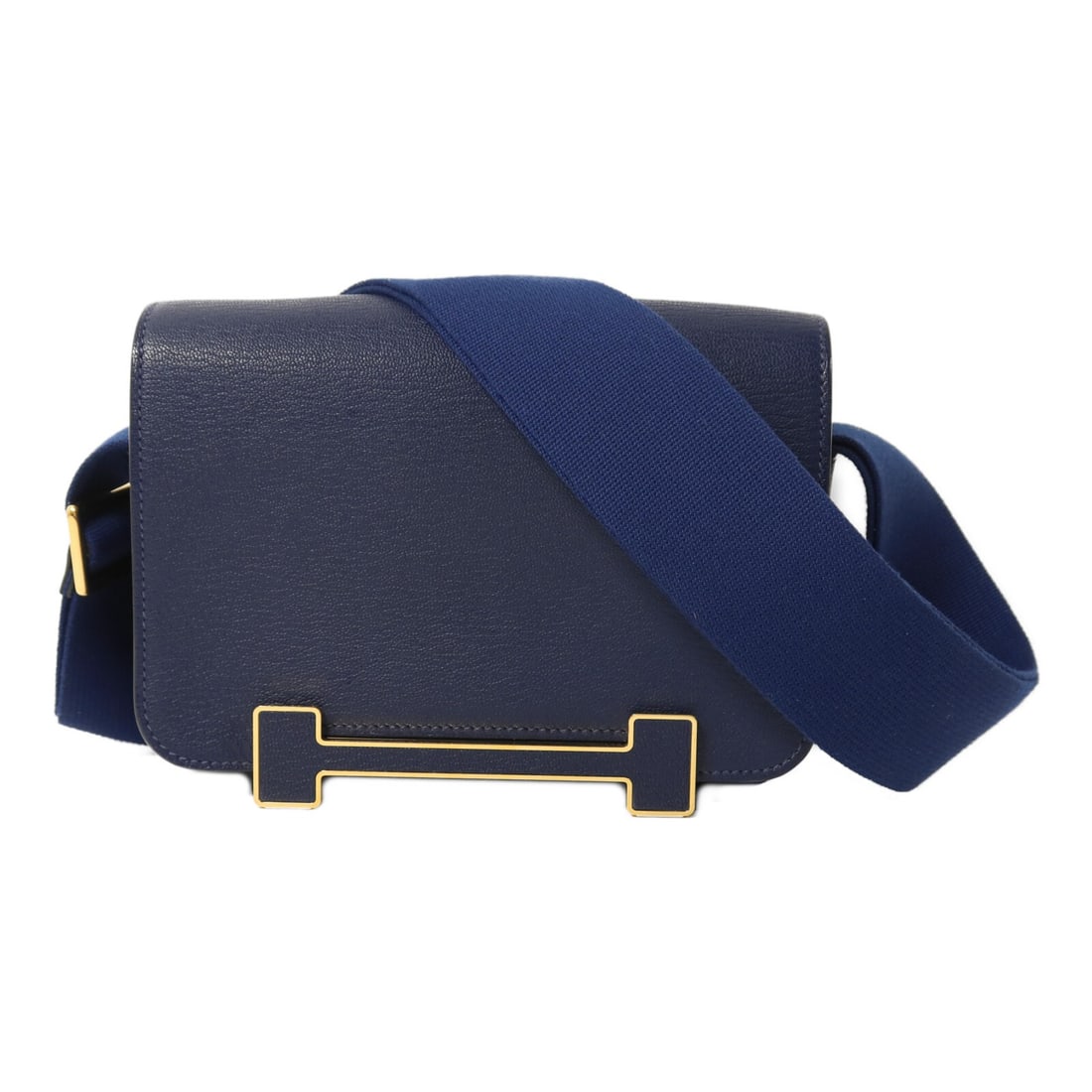 Hermes Geta Chevre Mysore Navy Shoulder Bag GHW: Hermes Geta Chevre Mysore Navy Shoulder Bag GHW This Hermes Geta shoulder bag is crafted from Chevre Mysore goatskin leather in a sophisticated navy hue. Designed for women, it features gold-tone hard