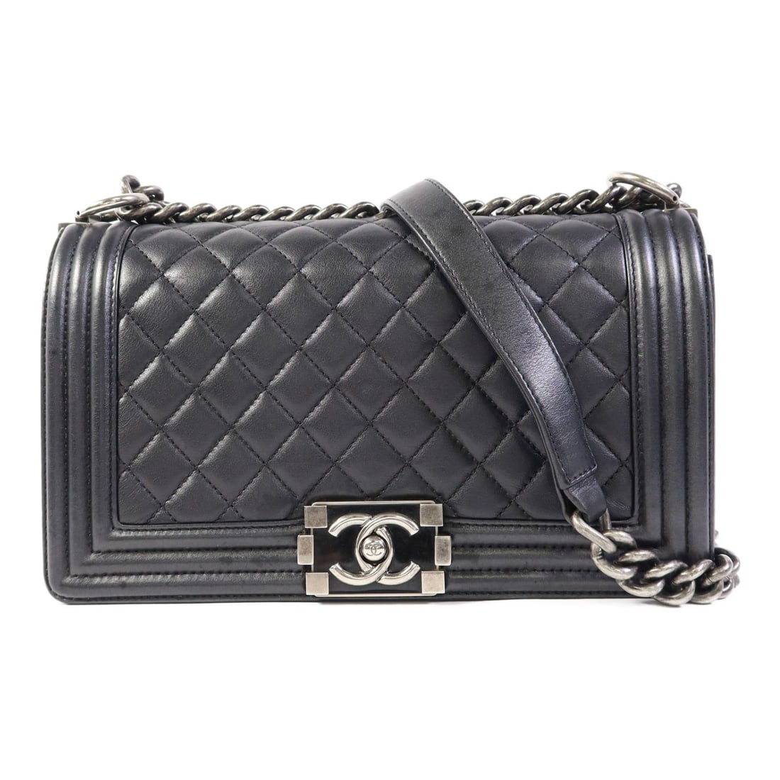 CHANEL Boy 25 Black Lambskin Chain Shoulder Bag: CHANEL Boy 25 Black Lambskin Chain Shoulder Bag This Chanel Boy 25 chain shoulder bag is crafted from luxurious black lambskin leather and features silver-tone hardware. Designed for women, it offers 
