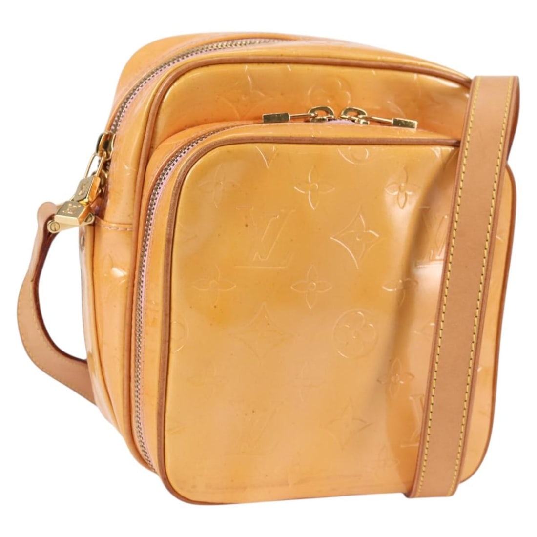 LOUIS VUITTON Monogram Vernis Wooster Bag Marshmallow Pink M91037 Authentic: LOUIS VUITTON Monogram Vernis Wooster Bag Marshmallow Pink M91037 Authentic This authentic Louis Vuitton Monogram Vernis Wooster Bag in Marshmallow Pink is a stunning shoulder bag crafted from high-qu