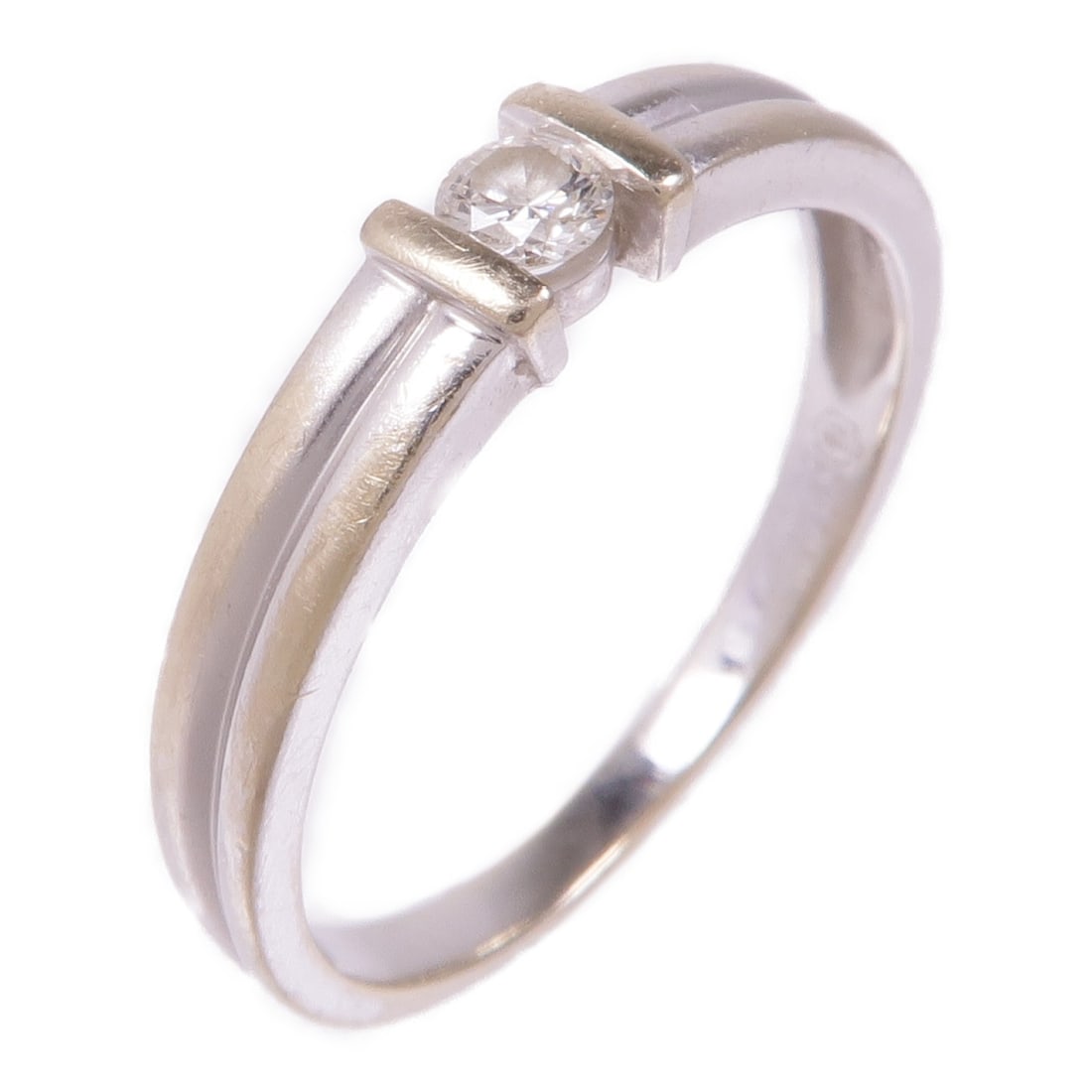 Elegant JEWELRY 18K White Gold Diamond Ring US Size 7: Elegant JEWELRY 18K White Gold Diamond Ring US Size 7 This stunning diamond ring is crafted from 18K white gold, offering a luxurious and timeless appeal. The ring features a clear diamond that beauti