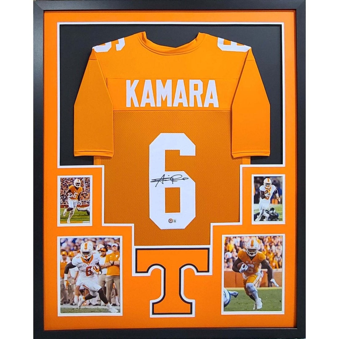 Alvin Kamara Signed Framed Jersey Beckett Authenticated 43x36: Alvin Kamara Signed Framed Jersey Beckett Authenticated 43x36 This framed jersey features a stunning autographed piece by Alvin Kamara, showcasing his name and number prominently. Authenticated by Bec