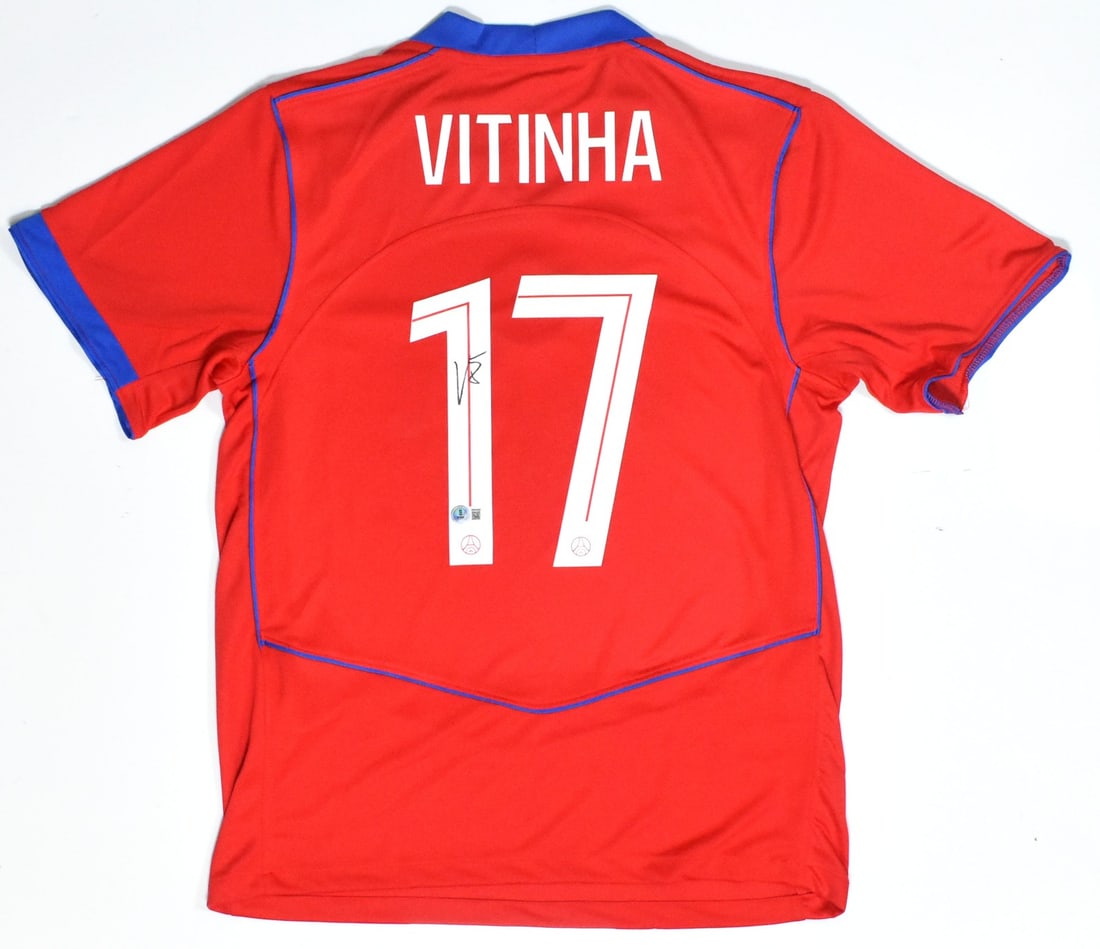 PSG Red Third Jersey Signed by Vitinha Number 17 Beckett W Holo Authenticated: PSG Red Third Jersey Signed by Vitinha Number 17 Beckett W Holo Authenticated This is a pre-owned PSG red third soccer jersey autographed by Vitinha and featuring his number 17. The jersey is an