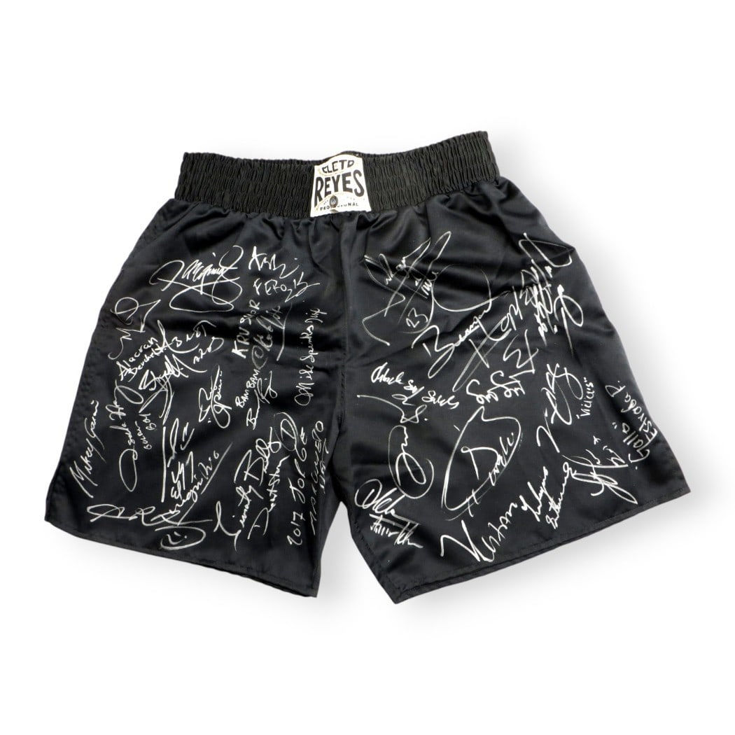 Boxing Greats Autographed Trunks 28 Sigs Pacquiao Leonard Beckett Authenticated: Boxing Greats Autographed Trunks 28 Sigs Pacquiao Leonard Beckett Authenticated This is a remarkable pair of boxing trunks signed by an impressive collection of boxing legends. Featuring a total of 28
