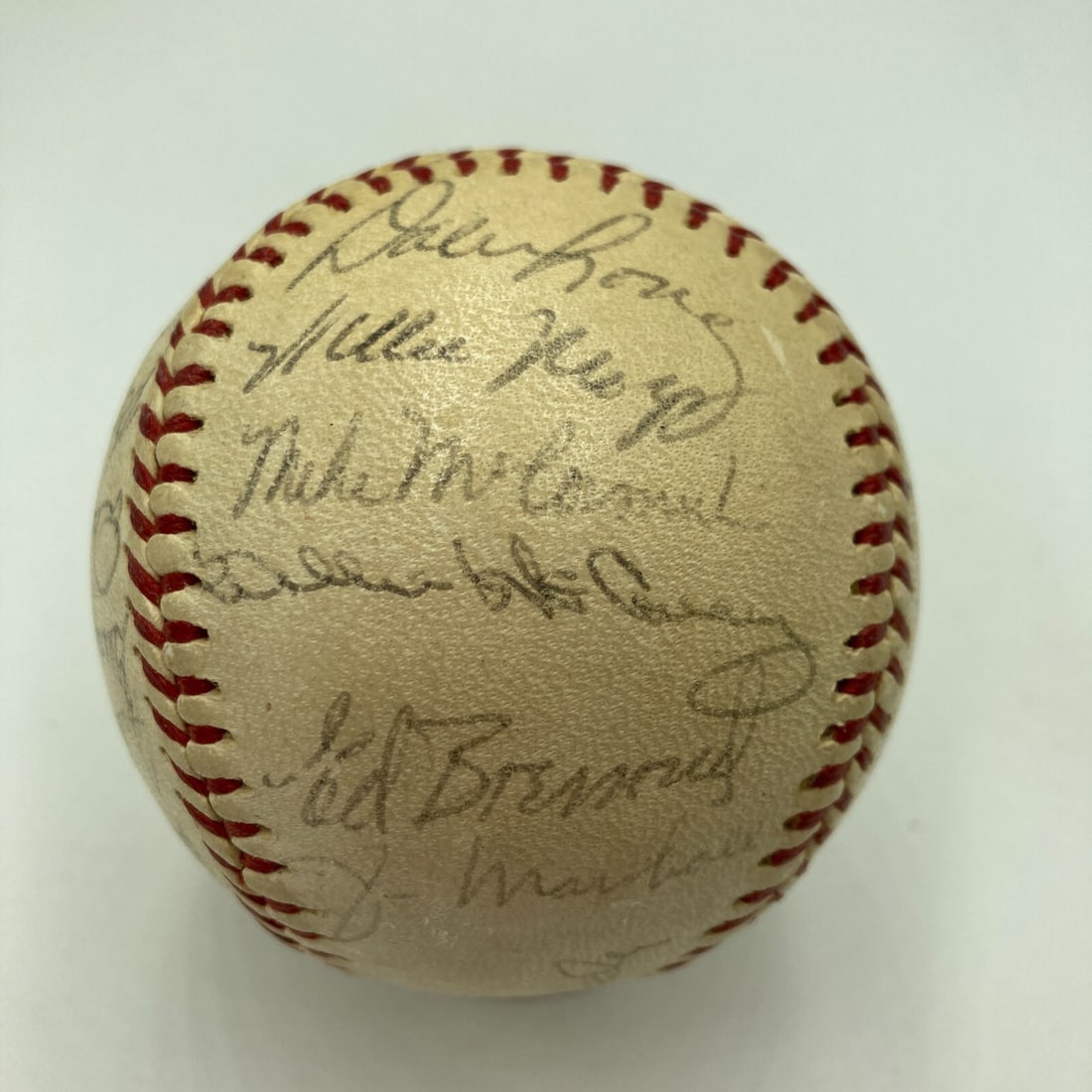 1960 San Francisco Giants Team Signed Baseball Willie Mays PSA DNA Guaranteed: 1960 San Francisco Giants Team Signed Baseball Willie Mays PSA DNA Guaranteed This is a rare 1960 San Francisco Giants Team Signed National League Baseball featuring the legendary Willie Mays. The bal