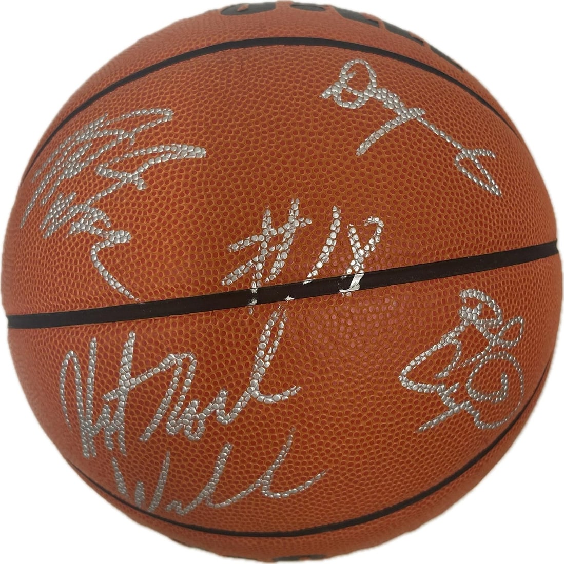 Spalding Suns basketball with 11 autographs PSA DNA: Spalding Suns basketball with 11 autographs PSA DNA This Spalding basketball is autographed by 11 members of the 1997-98 Phoenix Suns team. The item originates from the United States and features sign