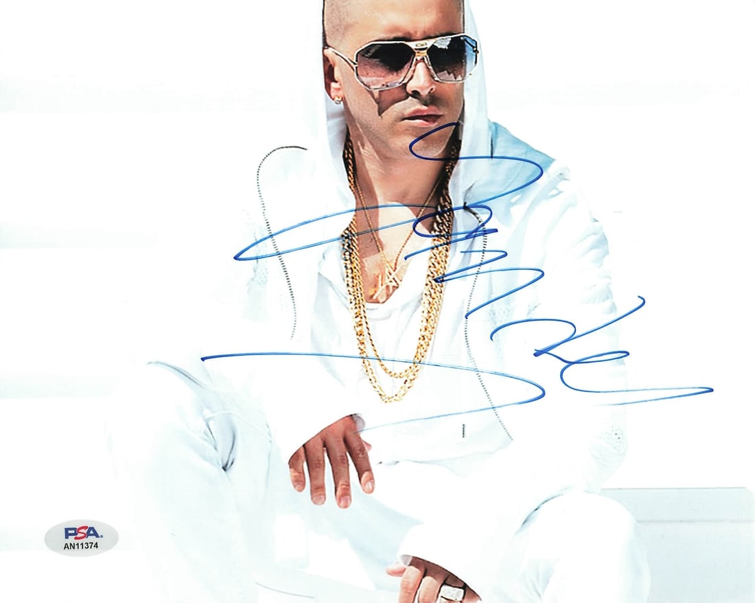 Yandel Autographed 8x10 Photo PSA/DNA Authentication: Yandel Autographed 8x10 Photo PSA/DNA Authentication This professionally printed 8x10 photograph features the autograph of Yandel, providing a valuable addition to any collection. The signature has be