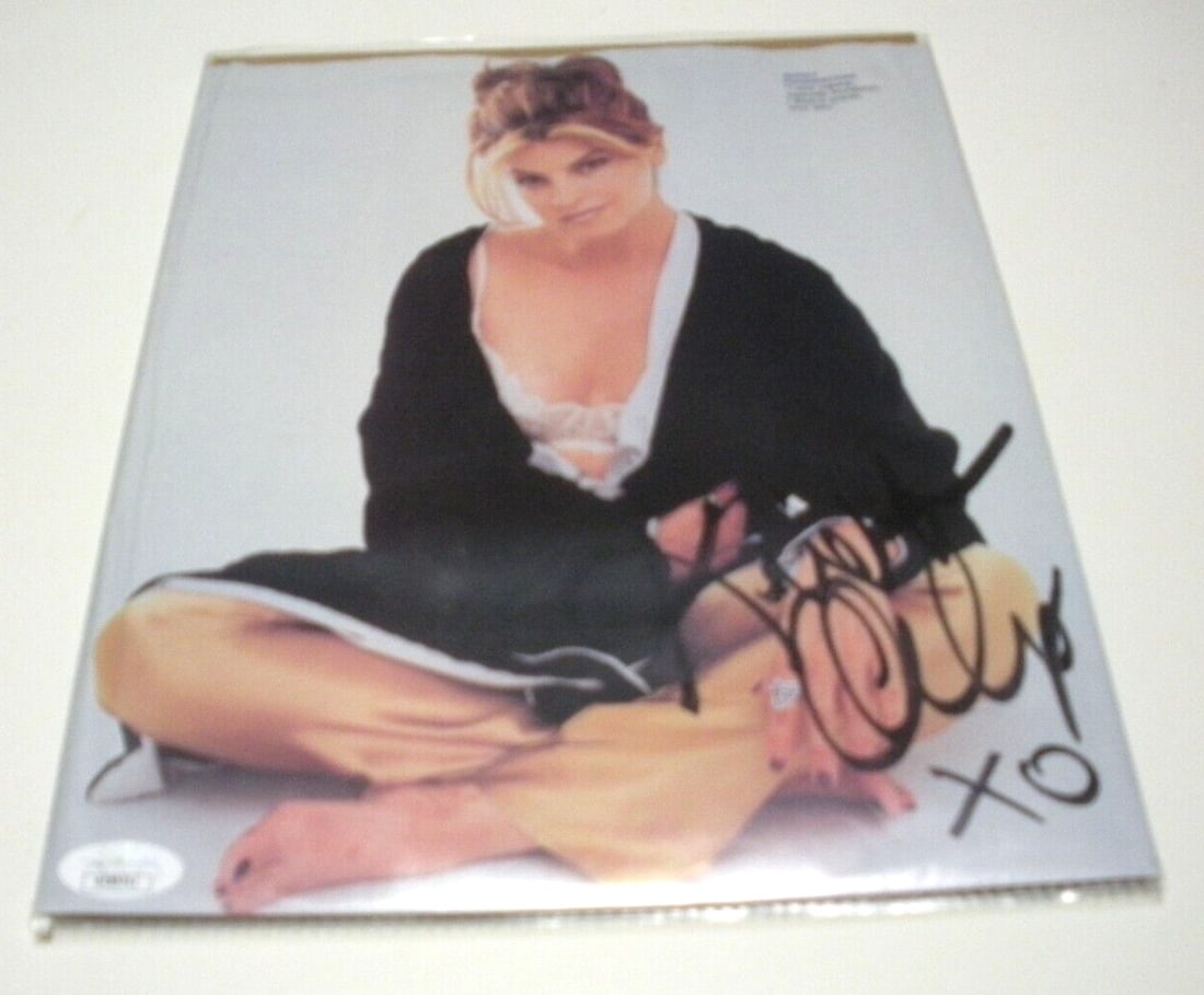 JSA Authenticated Kirstie Alley Signed Magazine Photo 8x10 Original: JSA Authenticated Kirstie Alley Signed Magazine Photo 8x10 Original This is an original 8x10 magazine page featuring movie star and actress Kirstie Alley. The page has been signed by Kirstie Alley and