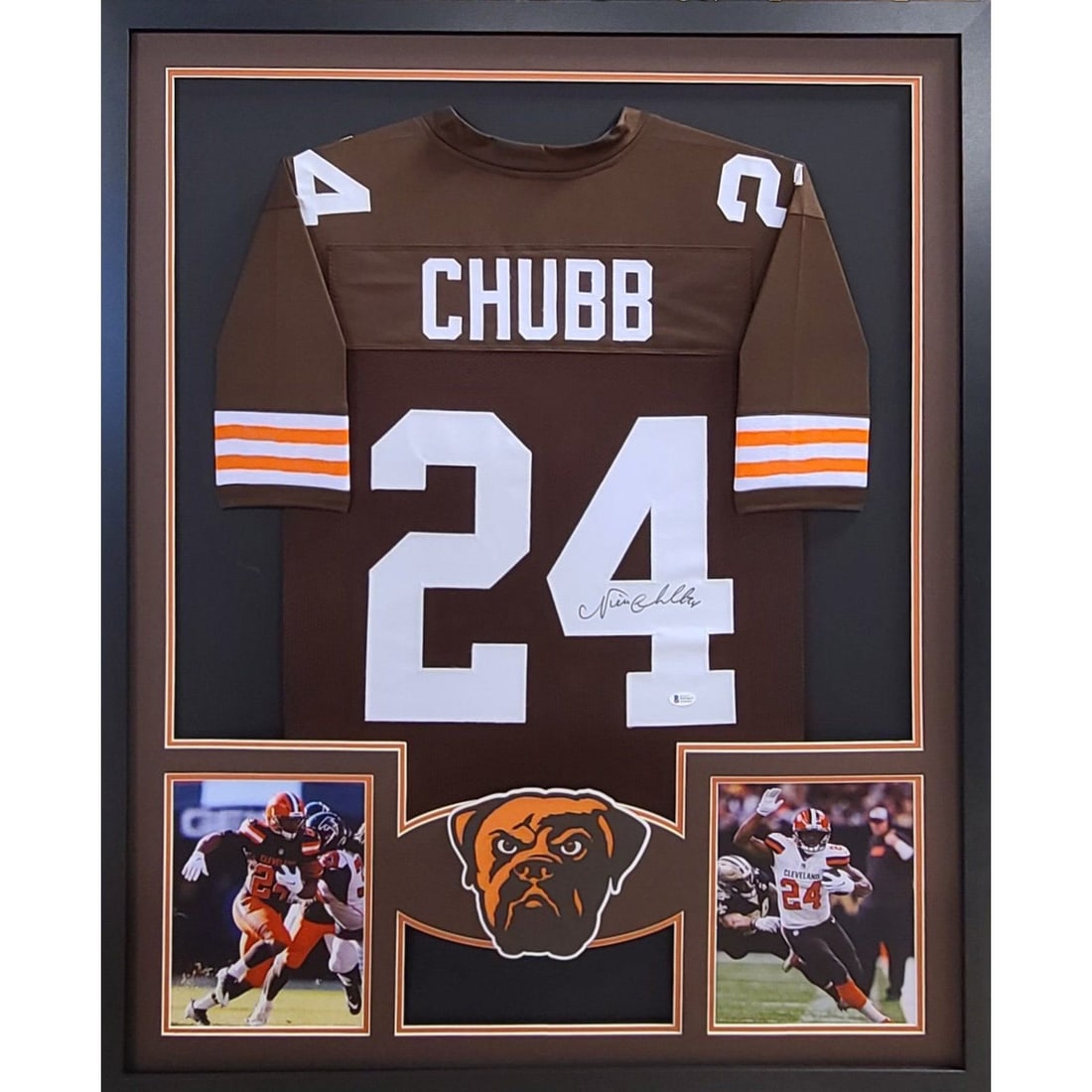 Nick Chubb Signed Framed Jersey Cleveland Browns Beckett Authenticated: Nick Chubb Signed Framed Jersey Cleveland Browns Beckett Authenticated This autographed Nick Chubb framed jersey showcases the star running back of the Cleveland Browns. Authenticated by Beckett, a le