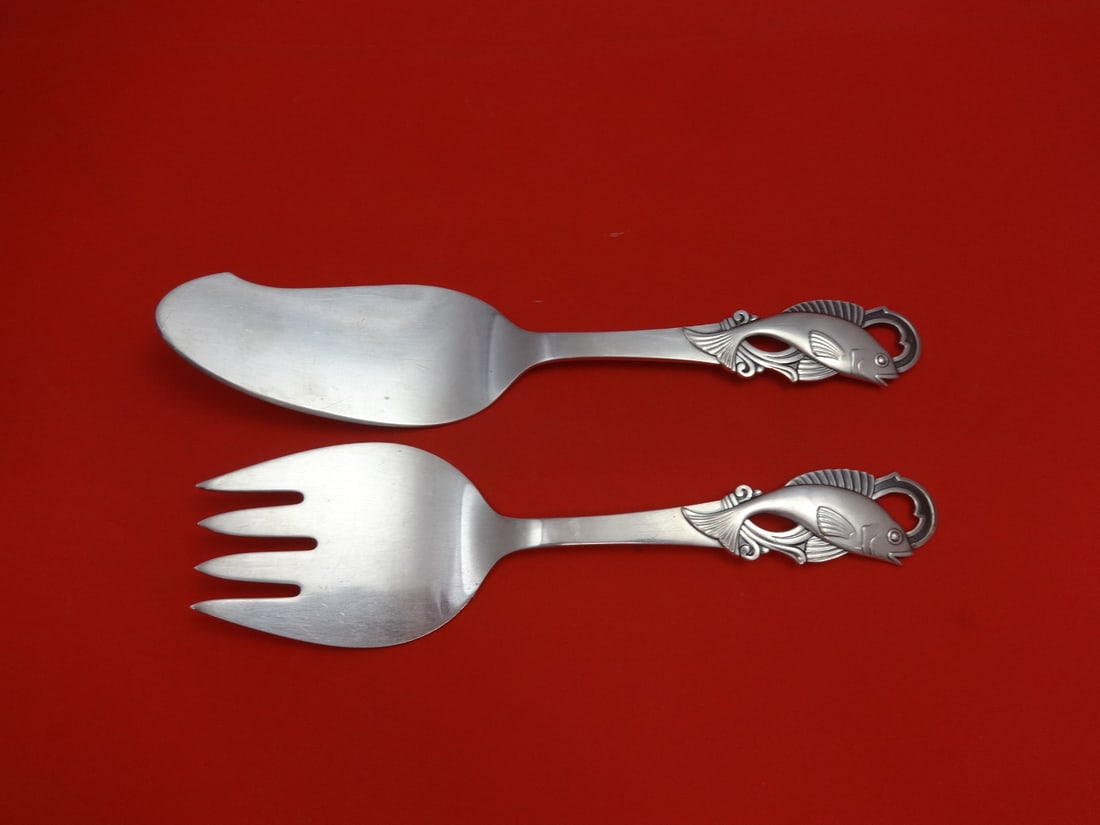 Cohr Sterling Silver 2-Piece Fish Serving Set with Elegant Design: Cohr Sterling Silver 2-Piece Fish Serving Set with Elegant Design This stunning 2-piece fish serving set by Cohr is crafted from high-quality sterling silver, showcasing a charming fish design. The se