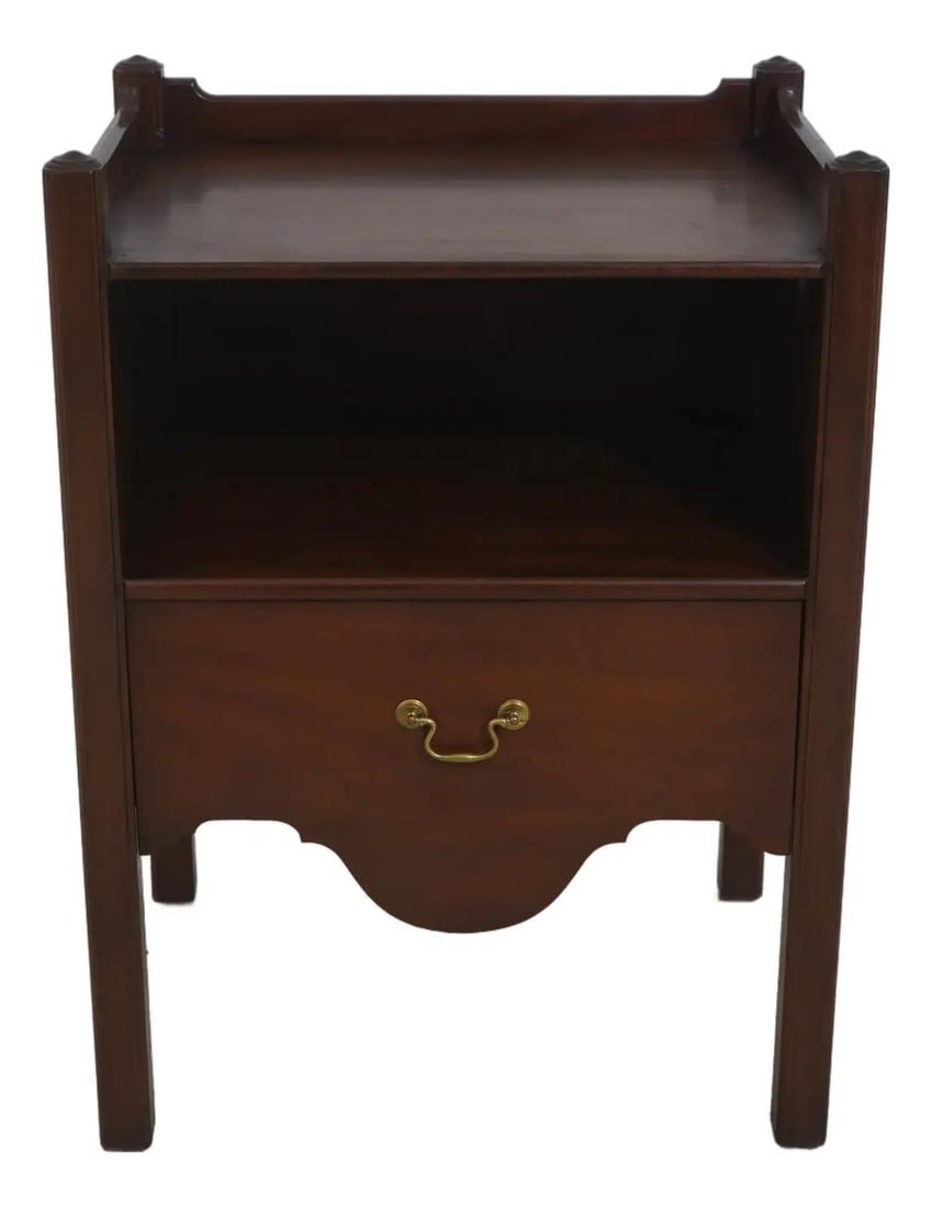 Mahogany Nightstand WA-1030 Traditional Colonial Williamsburg Design: Mahogany Nightstand WA-1030 Traditional Colonial Williamsburg Design This Kittinger Colonial Williamsburg WA-1030 commode nightstand features high-quality mahogany construction in a traditional style.