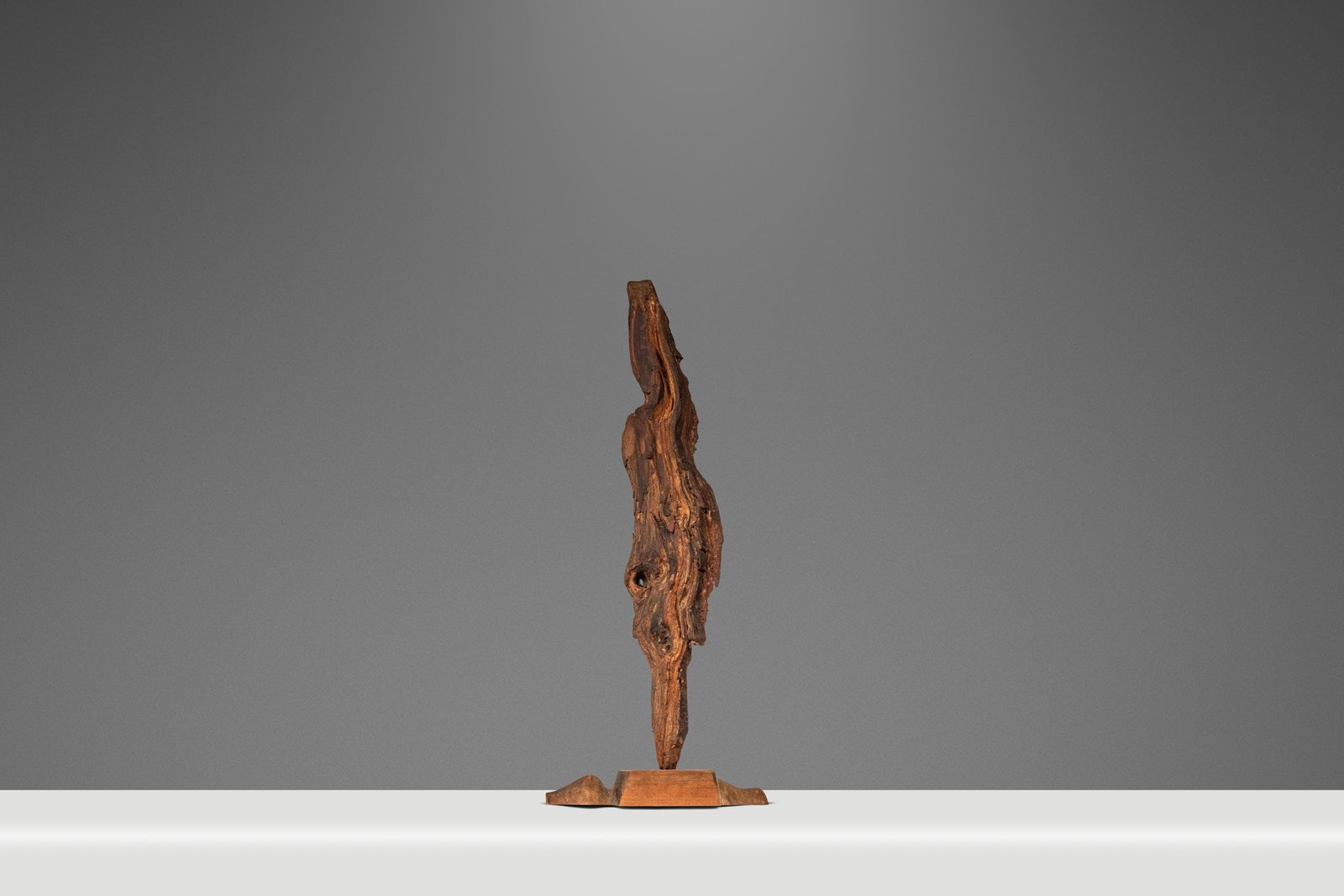Emlen Drayton Signed Driftwood Howling Wolf Abstract Freestanding Sculpture USA 2000s: Emlen Drayton Signed Driftwood Howling Wolf Abstract Freestanding Sculpture USA 2000s This signed abstract sculpture, titled "Howling Wolf," is crafted by Emlen Drayton from solid beach driftwood and 