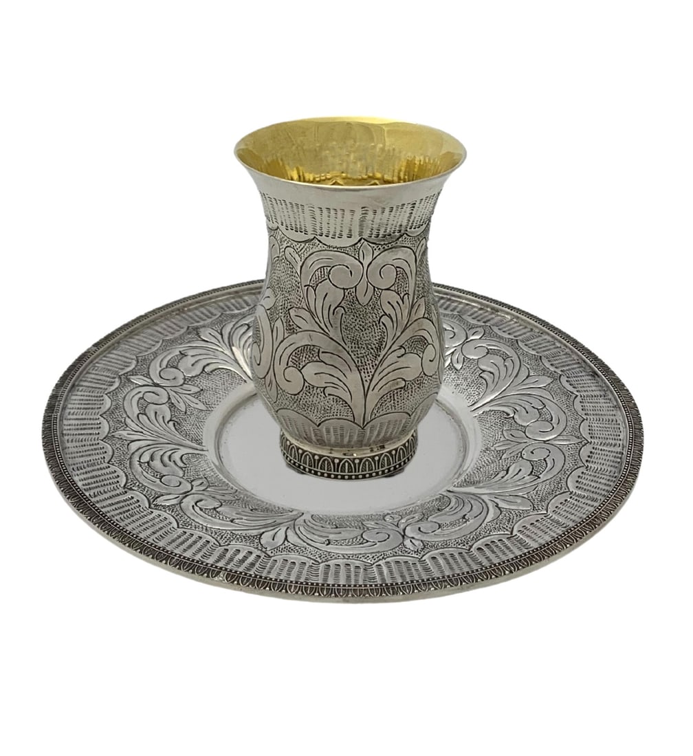 Elegant Handmade 925 Sterling Silver Chased Cup and Tray Set: Elegant Handmade 925 Sterling Silver Chased Cup and Tray Set This exquisite cup and tray set is crafted from fine 925 sterling silver, showcasing a beautiful blend of handmade chased ornate designs wi