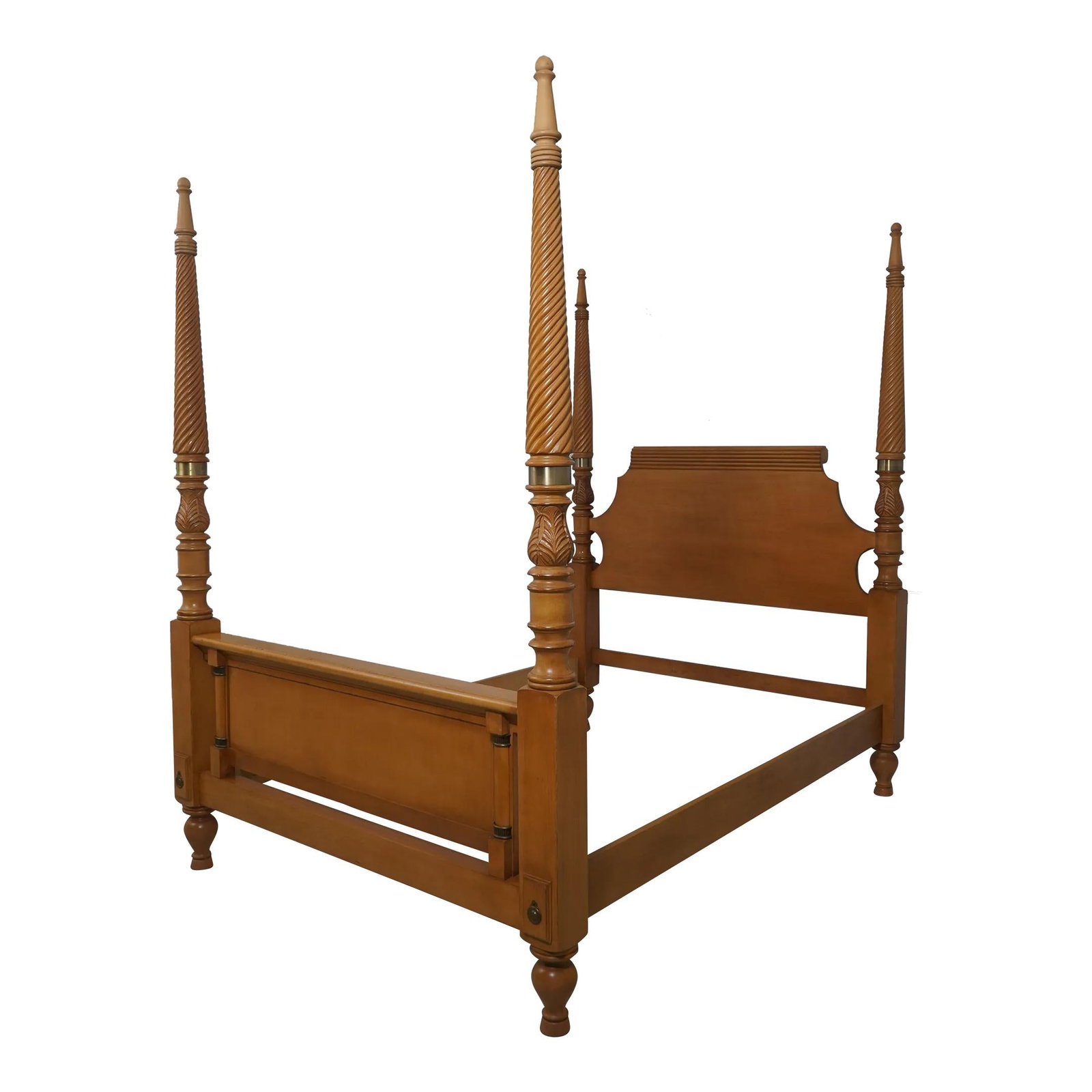 Vintage Queen Size Caribbean Style Poster Bed with Brass Trim: Vintage Queen Size Caribbean Style Poster Bed with Brass Trim This Queen Size Caribbean Style Poster Bed showcases a blend of quality craftsmanship and timeless design. With a charming honey-painted f