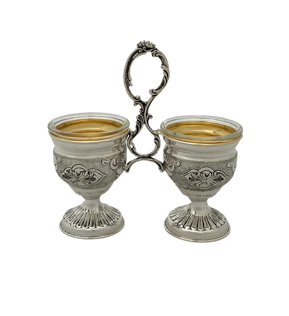 Handmade 925 Sterling Silver Double Salt Holder with Glass Insert: Handmade 925 Sterling Silver Double Salt Holder with Glass Insert This exquisite double salt holder is crafted from fine 925 sterling silver, featuring a stunning combination of handmade chased swirl 