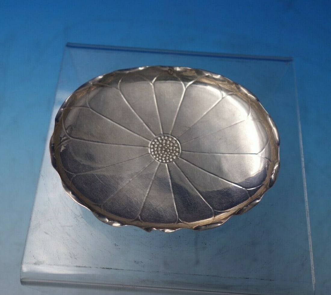 Chinese Export Sterling Silver Ashtray Chrysanthemum Design Ball Feet: Chinese Export Sterling Silver Ashtray Chrysanthemum Design Ball Feet This exquisite Chinese Export sterling silver ashtray showcases a beautiful chrysanthemum design and is supported by elegant ball 