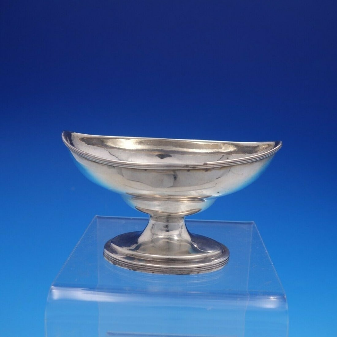 Georgian Sterling Silver Oval Footed Salt Cellar by PB AB London 1791: Georgian Sterling Silver Oval Footed Salt Cellar by PB AB London 1791 This exquisite Georgian English Sterling Silver Oval Footed Salt Cellar, also known as a master dip, was crafted by PB AB in Londo