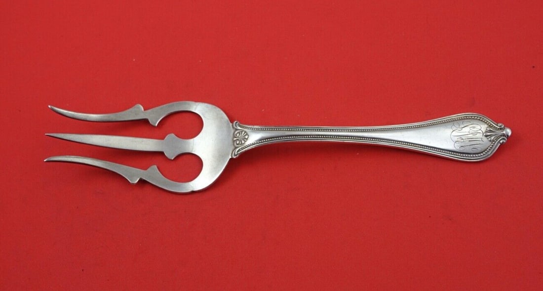 Towle Old Newbury Sterling Silver 3-Tine Spinach Fork 9 1/4": Towle Old Newbury Sterling Silver 3-Tine Spinach Fork 9 1/4" This exquisite 3-tine serving fork, known as the Old Newbury by Towle, showcases timeless elegance and craftsmanship. Made from high-qualit