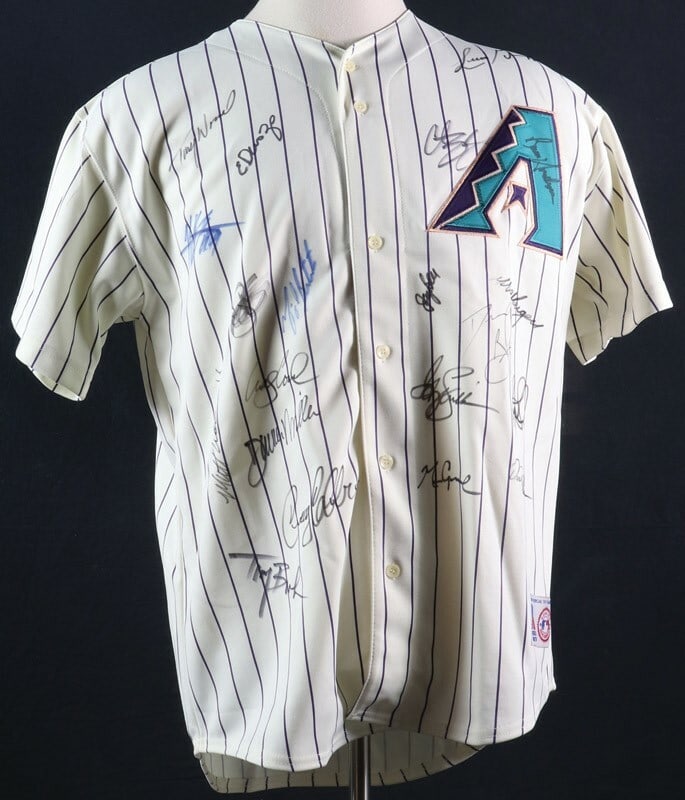2001 Arizona Diamondbacks Signed #51 Jersey PSA DNA 20 Signatures: 2001 Arizona Diamondbacks Signed #51 Jersey PSA DNA 20 Signatures This authentic Arizona Diamondbacks jersey commemorates the 2001 World Series Championship and features the signature of 20 team membe