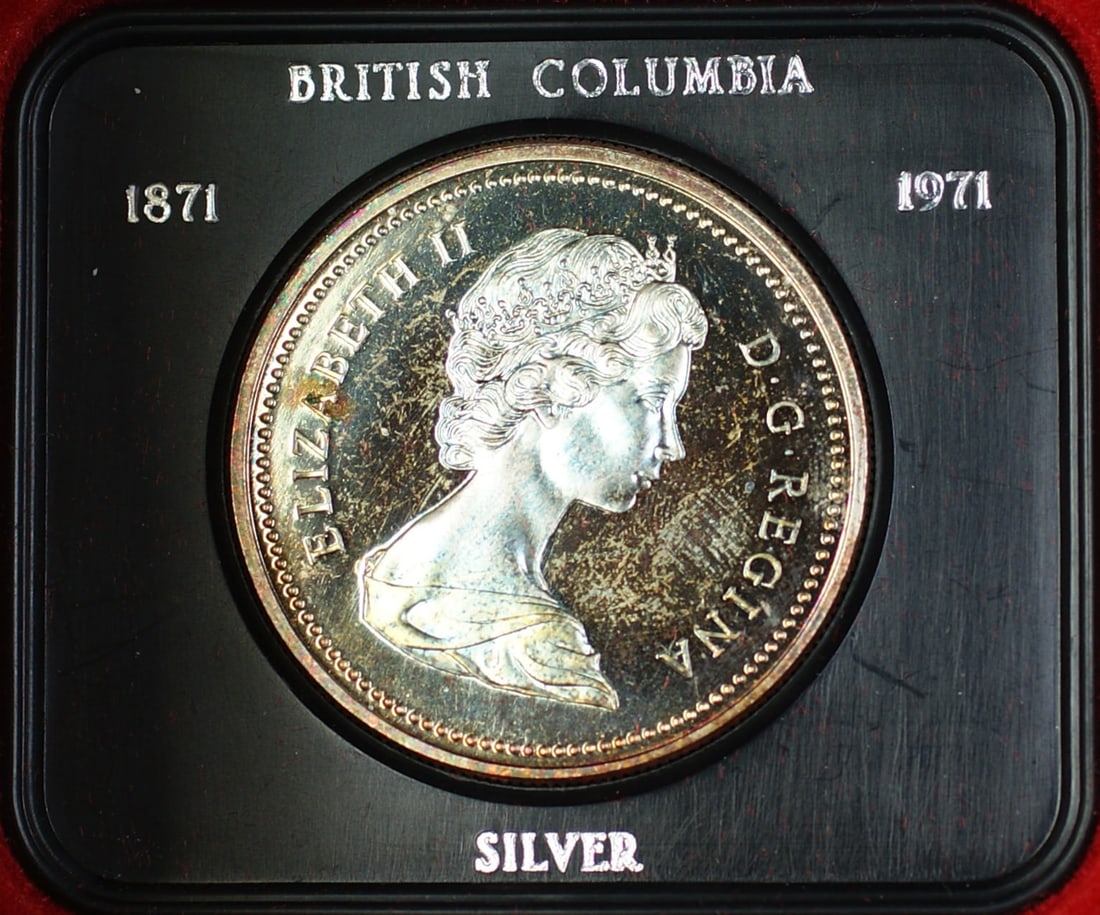 Uncirculated 1971 Canadian Silver Dollar with Attractive Obverse Toning: Uncirculated 1971 Canadian Silver Dollar with Attractive Obverse Toning This is a 1971 Canadian $1 silver coin featuring a beautifully original toned obverse. The coin is uncirculated and uncertified,