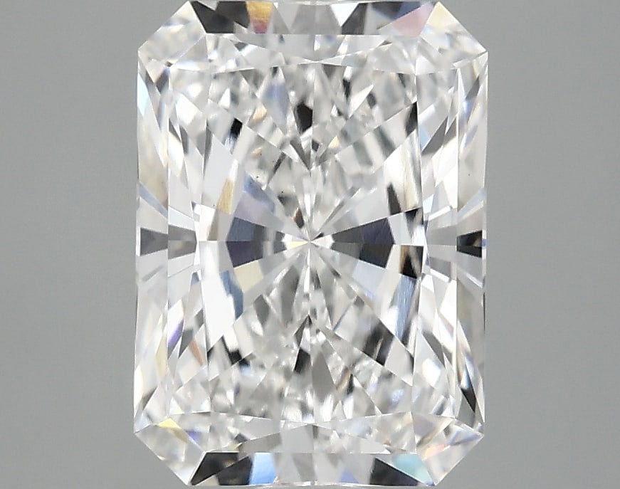 Loose Diamond - RADIANT 3.1ct D VS1: Loose Diamond - RADIANT 3.1ct D VS1 Source: This is a real non-mined Diamond that has been grown in a lab Shape: RADIANT Carats: 3.1 Color: D Clarity: VS1 Certification: IGI Condition: Pre-Owned Addit