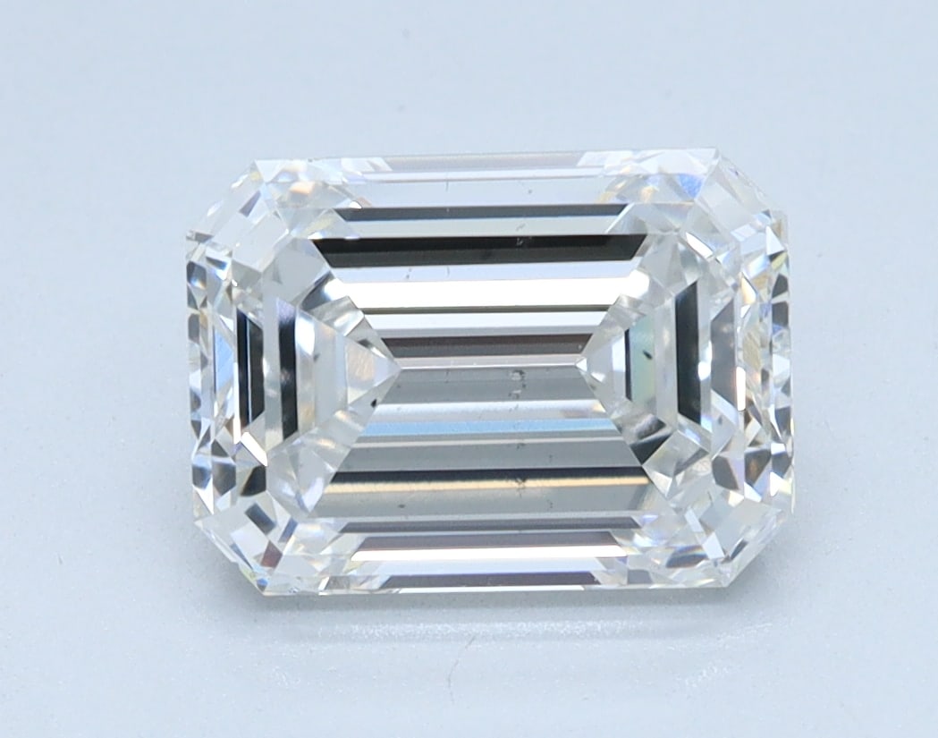 Loose Diamond - EMERALD 2.01ct E VS2: Loose Diamond - EMERALD 2.01ct E VS2 Source: This is a real non-mined Diamond that has been grown in a lab Shape: EMERALD Carats: 2.01 Color: E Clarity: VS2 Certification: IGI Condition: Pre-Owned Add