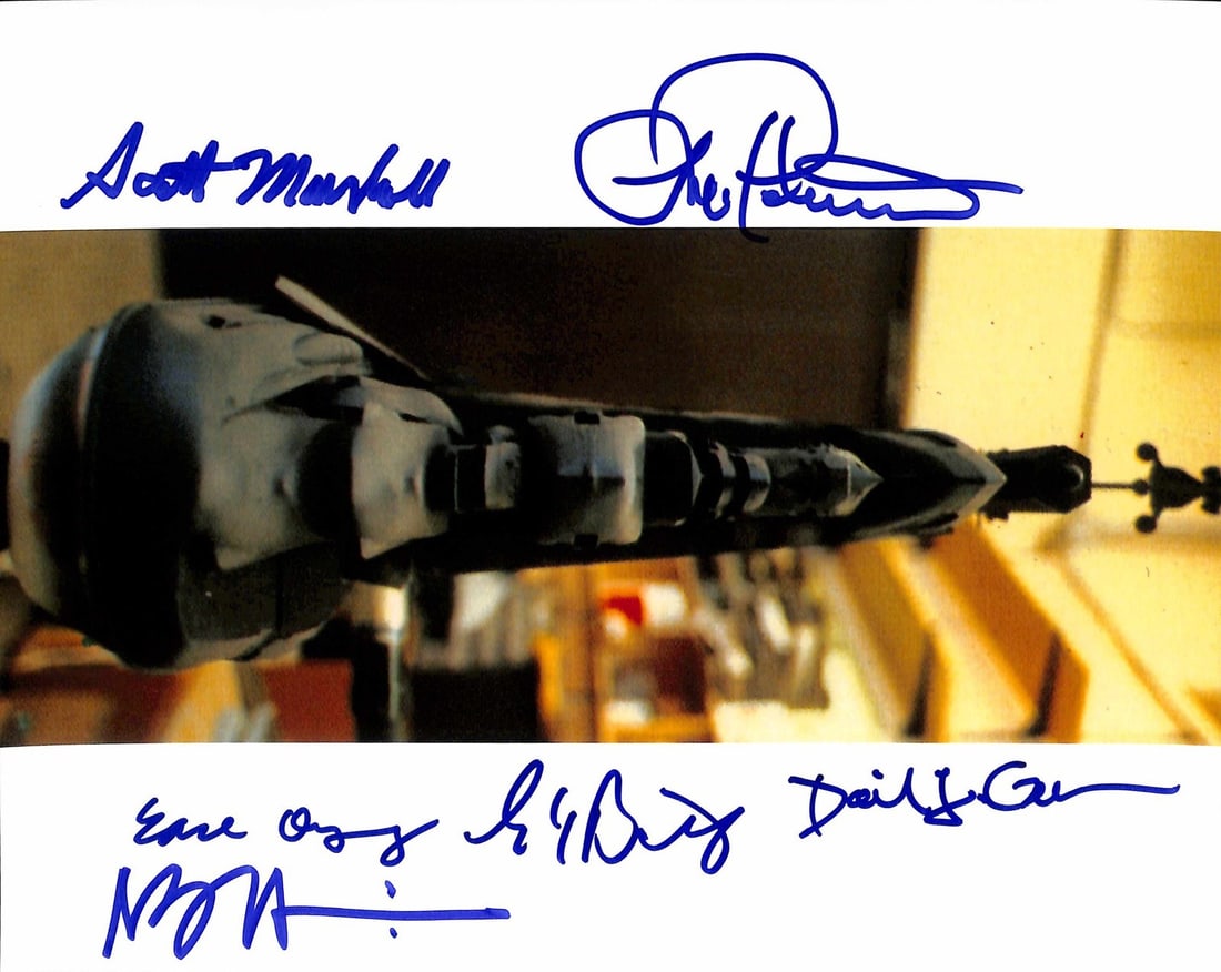 Star Wars Return of the Jedi Signed 8x10 Photo by ILM Medical Frigate Crew Beckett Authenticated: Star Wars Return of the Jedi Signed 8x10 Photo by ILM Medical Frigate Crew Beckett Authenticated This exceptional 8x10 color photograph features the Medical Frigate from Star Wars: Return of the Jedi,