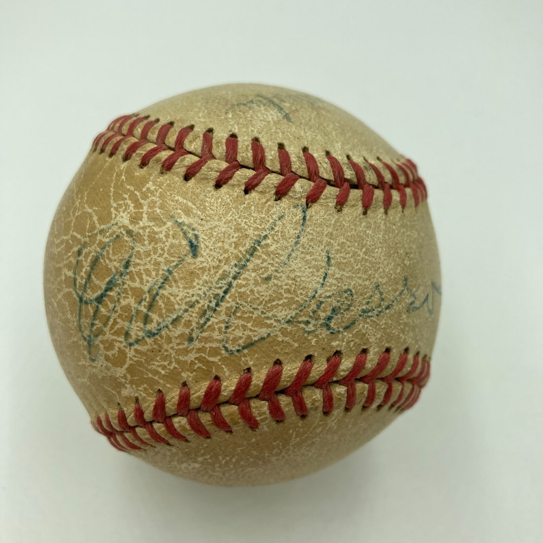 Rare Ed Barrow Hall Of Fame Signed Baseball Dec 1953 Beckett COA: Rare Ed Barrow Hall Of Fame Signed Baseball Dec 1953 Beckett COA This is a rare Ed Barrow Sweet Spot Hall of Fame signed baseball, dated December 1953. The ball features a genuine autograph from Ed Ba