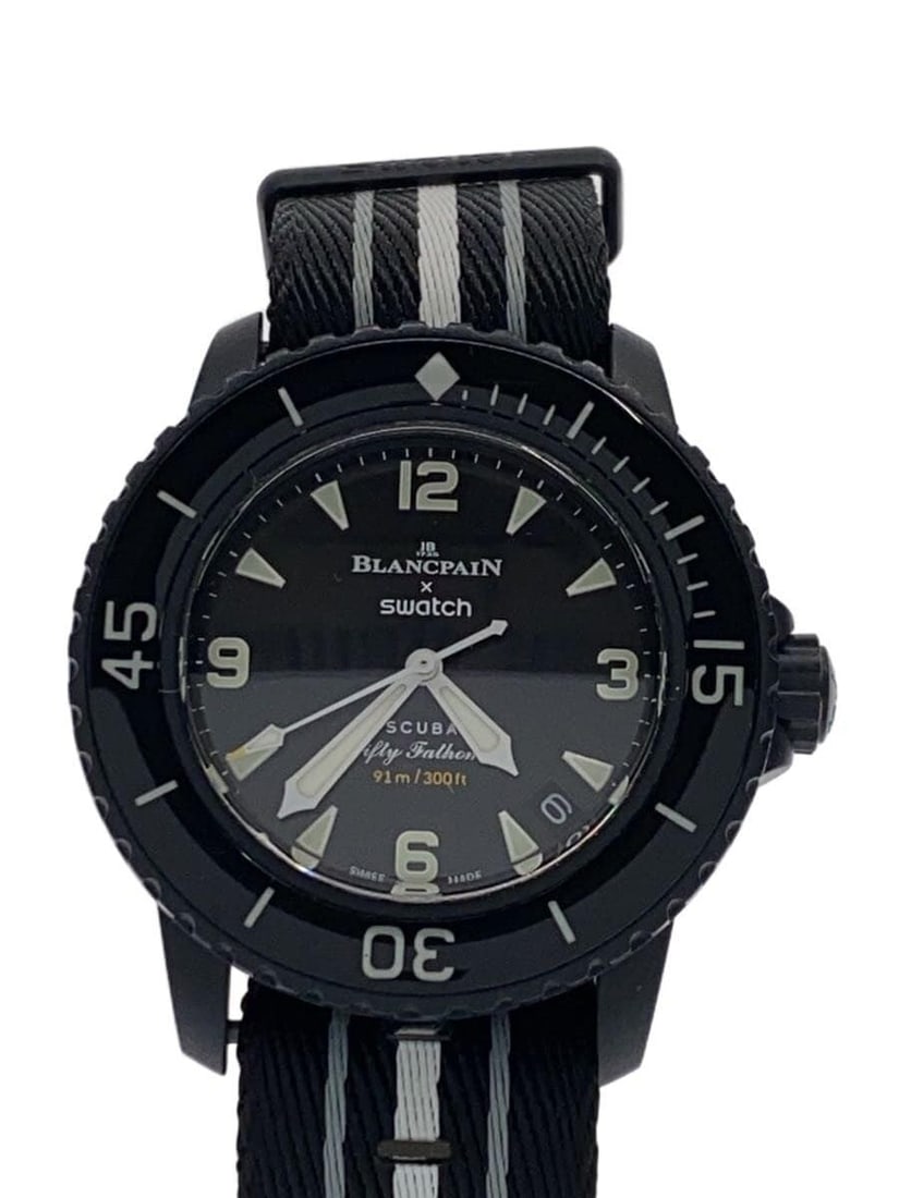 Blancpain x Swatch Fifty Fathoms Black Men's Wristwatch: Blancpain x Swatch Fifty Fathoms Black Men's Wristwatch This BLANCPAINxSWATCH Fifty Fathoms SO35B400 men's wristwatch features a black design and is crafted in Switzerland. The watch is pre-owned and 