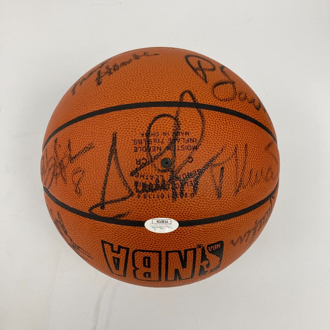 1997-98 Chicago Bulls Team Signed Basketball 14 Autographs JSA The Last Dance: 1997-98 Chicago Bulls Team Signed Basketball 14 Autographs JSA The Last Dance Own a piece of NBA history with this 1997-98 Chicago Bulls team signed official game basketball, commemorating the iconic 