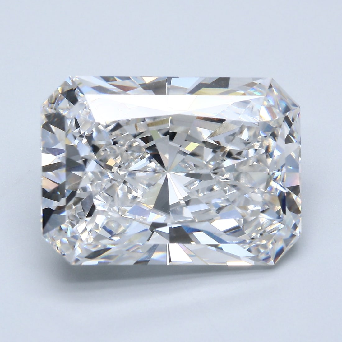 Loose Diamond - RADIANT 15.51ct F VS1: Loose Diamond - RADIANT 15.51ct F VS1 Source: This is a real non-mined Diamond that has been grown in a lab Shape: RADIANT Carats: 15.51 Color: F Clarity: VS1 Certification: GIA Condition: Pre-Owned A