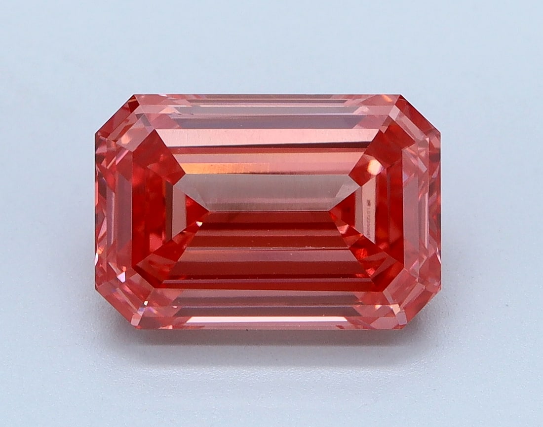 Loose Diamond - EMERALD 3.06ct PINK VVS2: Loose Diamond - EMERALD 3.06ct PINK VVS2 Source: This is a real non-mined Diamond that has been grown in a lab Shape: EMERALD Carats: 3.06 Color: PINK Clarity: VVS2 Certification: IGI Condition:
